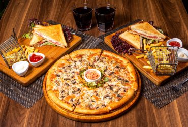 side-view-pizza-with-chicken-mushrooms-served-with-sauce-vegetables-salad-wooden-plate